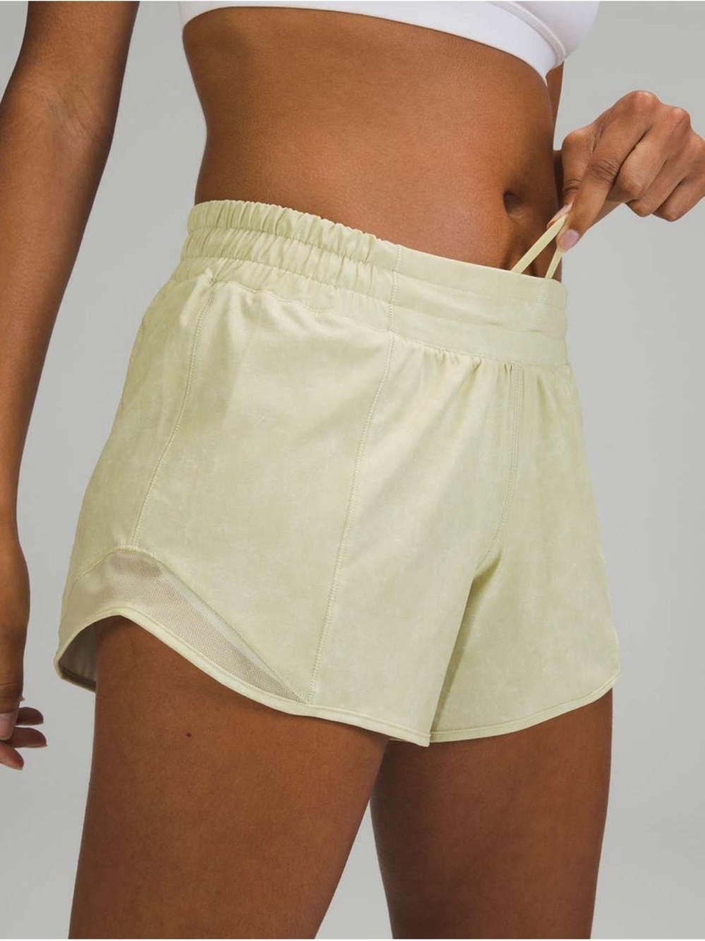 RARE lululemon athletica Hotty Hot 2.5 Low Rise Athletic Shorts Citra Lime | 6